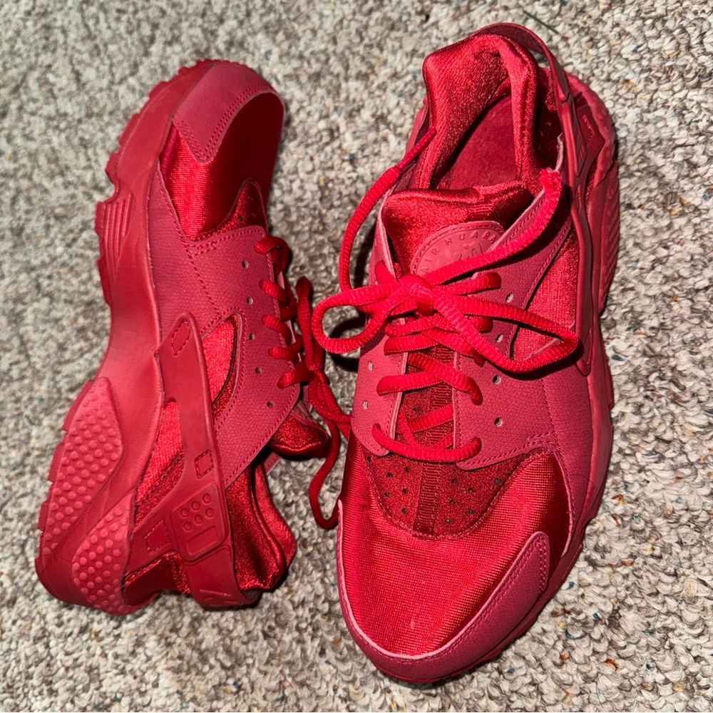 Womans Nike red huarache sneakers size 9.5 ALL RED EXCELLENT HTF